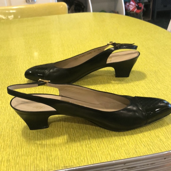 Salvatore Ferragamo Black Sling Back Shoes Saks Fifth Avenue - Picture 9 of 14